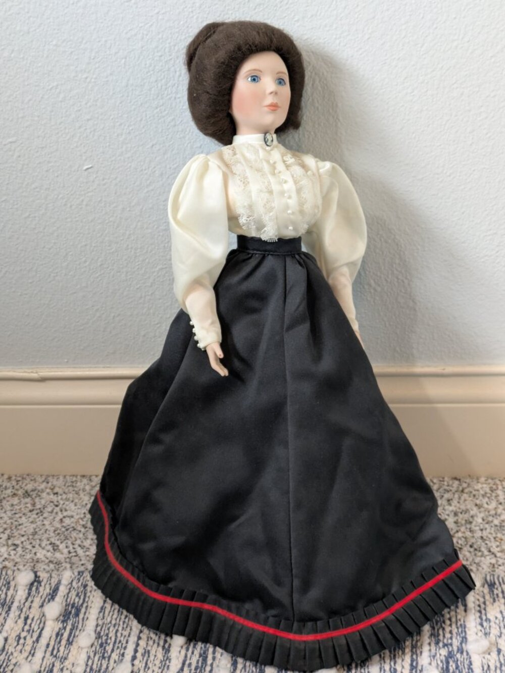 Ashton-Drake Gibson Girl - circa 1987 W/ STAND